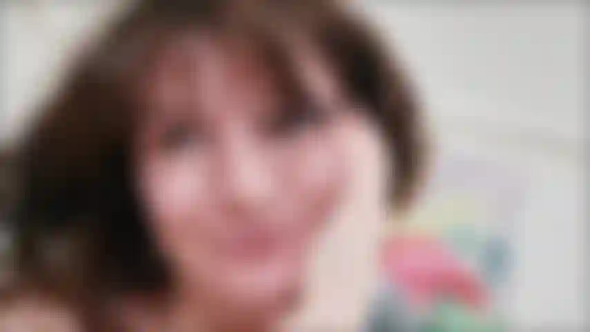 Sto torturando il mio morbido clitoride con un mini-vibratore! Video in versione lunga!