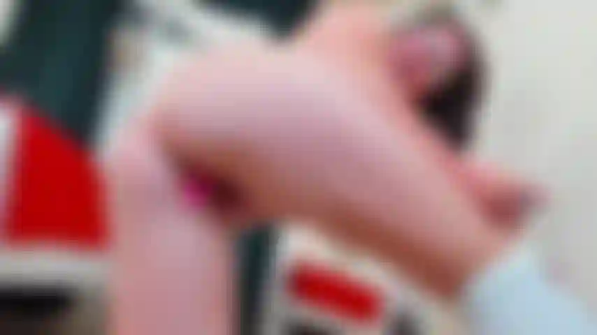 Nei miei giorni più arrapati amo incularmi in tutte le posizioni possibili e con tanti giocattoli diversi!