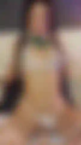 Che cavalca un dildo come una cowgirl.