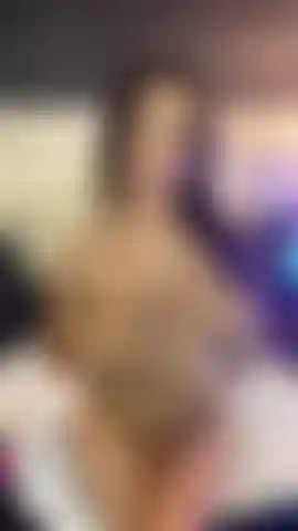 Che stuzzica il mio piccolo seno.