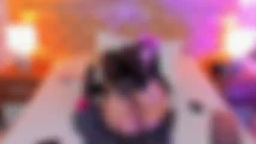 Una ragazza gatto carina, una figa stretta.