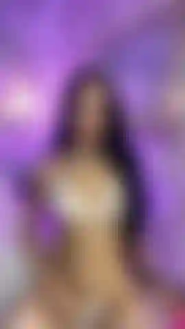 Che tocca con il suo giocattolo.