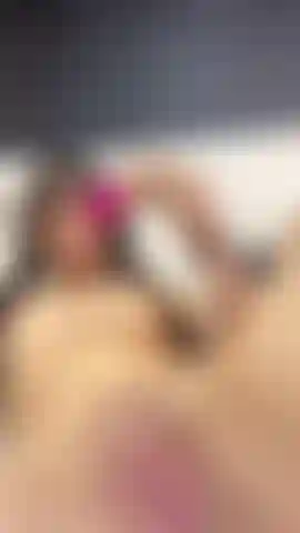 Strofina la mia figa così bagnata.