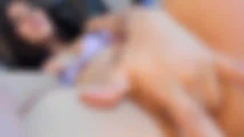Mi sento così calda che le mie dita non bastano, vieni e scopami bb.