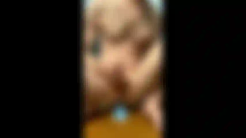 ( Clip) rimbalza sul mio giocattolo e accarezza.