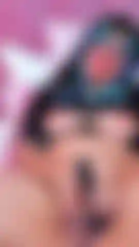 Continua a guardarmi in quel modo.