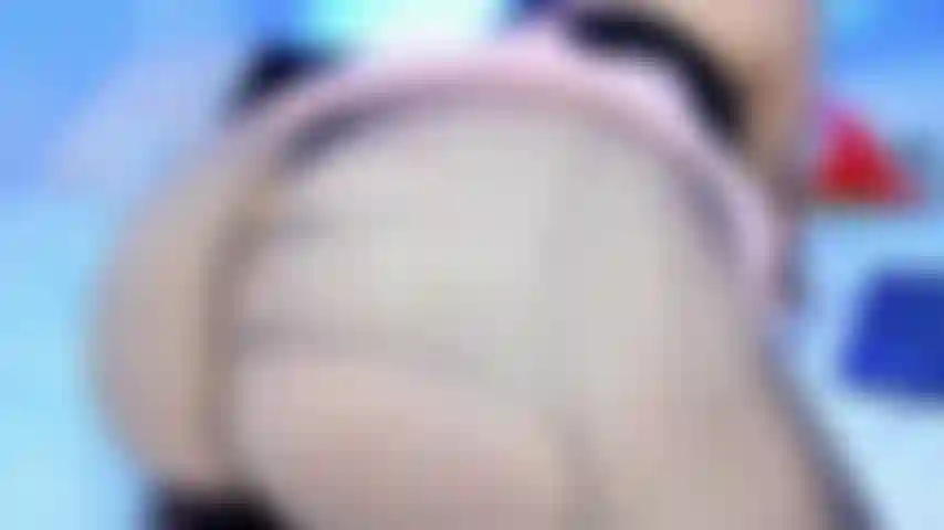 Ecco la ragazza perfetta, pronta a realizzare tutti i tuoi desideri.