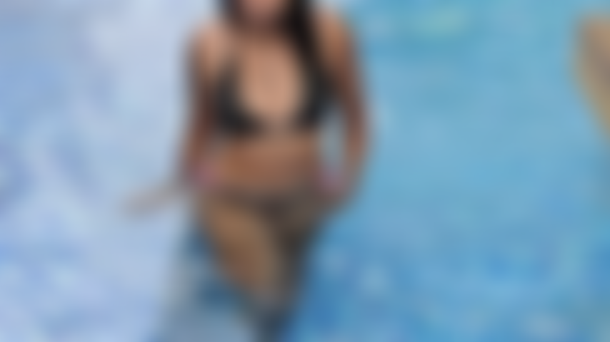 Maddy gioca con il suo corpo bollente, vuoi giocare con lei?