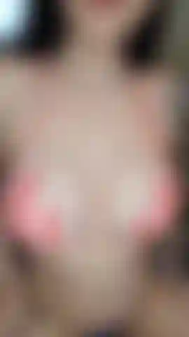 Olia le tette con chiacchiere sporche.