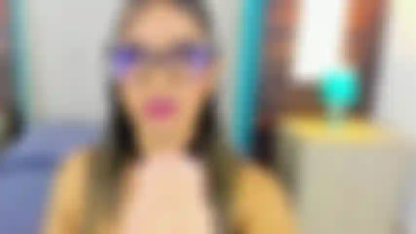 Sexy e carina che fa pompini.