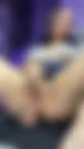 Una macchina da sesso con una figa stretta.