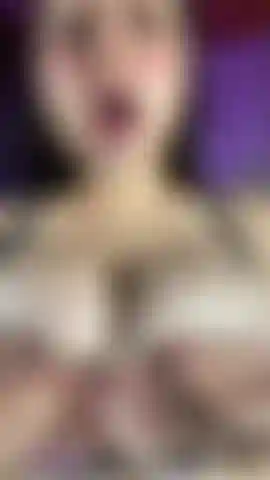 Succhia-creampie al seno.