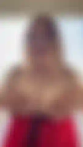 Mi strofino e faccio rimbalzare le mie tette.