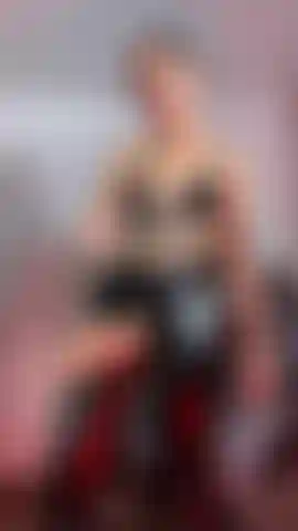 Adoro il grosso cazzo della mia padrona.