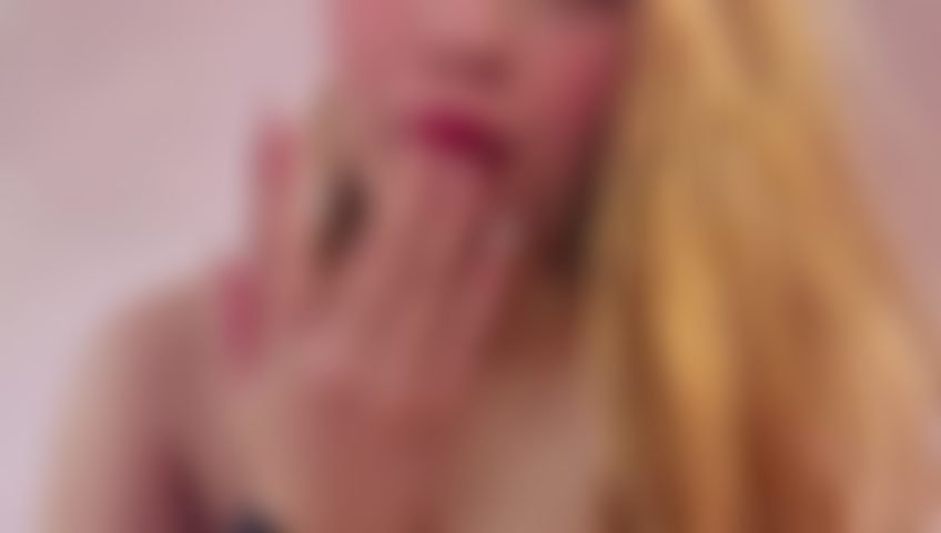 Che mostra in anteprima il suo cazzo più grande e grosso.