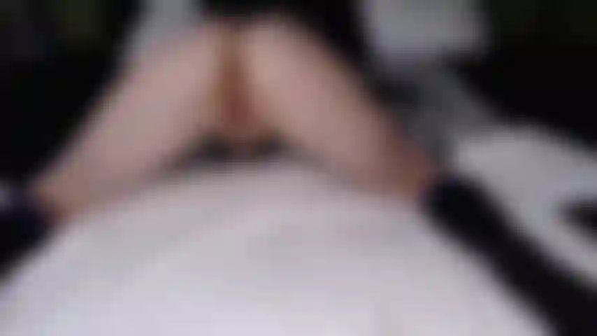 Twerking nuda e provocante la fica stretta.