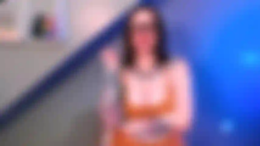 Il gioco di schiocchi delle dita di findom.