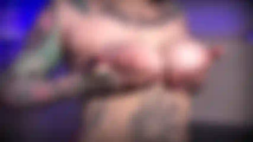 Adorazione delle tette per i perdenti!