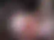 Sei arrapata come me? Allora vieni, prepara il tuo cazzo. Cum lui per me. Te lo faccio vedere, toglimi le mutandine e ti faccio vedere le mie grandi tette. Allora lo prendo con il dildo! Prima lo succhio, poi divoro il mio pus bagnato.