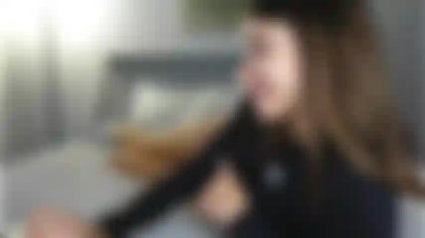 Una ragazza incinta e arrapata.