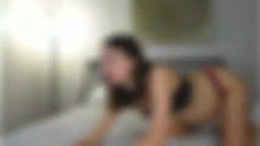 Pancia incinta d'olio e masturbazione bollente.