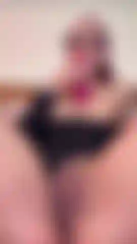 The burning redhead in tight black trusa