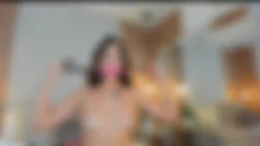 Stanotte mi lascio andare… provocando, giocando e spingendo i miei limiti solo per te… bavaglio a sfera, sculacciate e soffocamento con la mia macchina del cazzo!!! Sei pronto a guardarmi perdere il controllo?