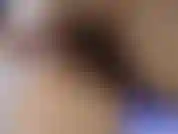 Gioco con il mio cespuglio, e poi con la mia figa mentre descrivo quello che sto facendo con la mia sensuale voce fuori campo. La mia figa diventa cremosa mentre la stuzzico, poi ho un orgasmo squirting mentre sono seduto sulla tua faccia.
