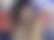 Mi hai parlato del tuo feticismo vizioso e vuoi che giochi. Penso sia abbastanza strano, ma immagino che soffiare il fumo di sigaretta sul tuo cazzo non sia un grosso problema. Poi vedo quanto è grande e voglio succhiare.