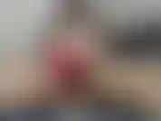 Specchio che cavalca un dildo bianco.