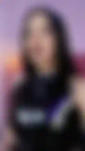 Con uno sguardo da cinghia.