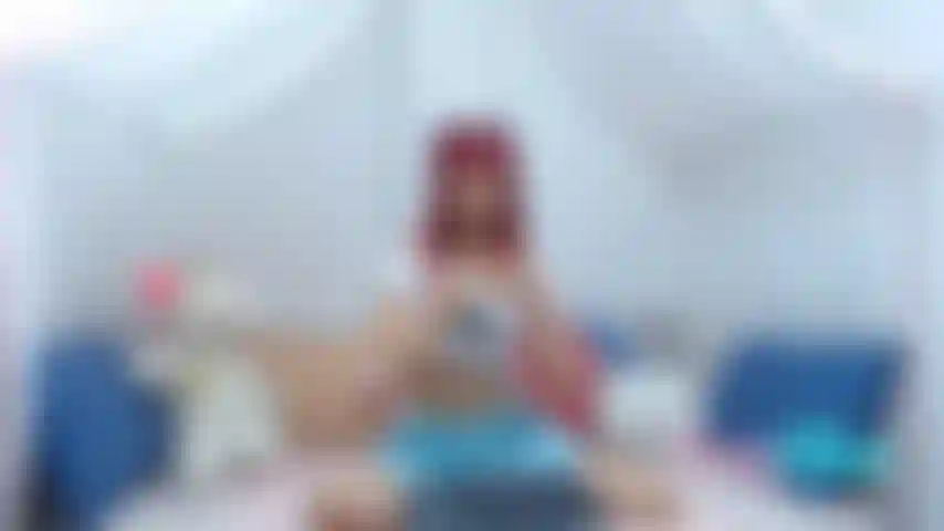 Ragazzi benvenuti: per favore, guarda i miei video speciali, mi eccito succhiando il mio giocattolo e poi lo inserisco nel mio culo sexy.