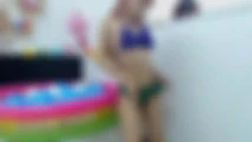 Faccio una danza erotica per te, per poi masturbarmi con il mio giocattolo preferito, non smettere di guardarmi.