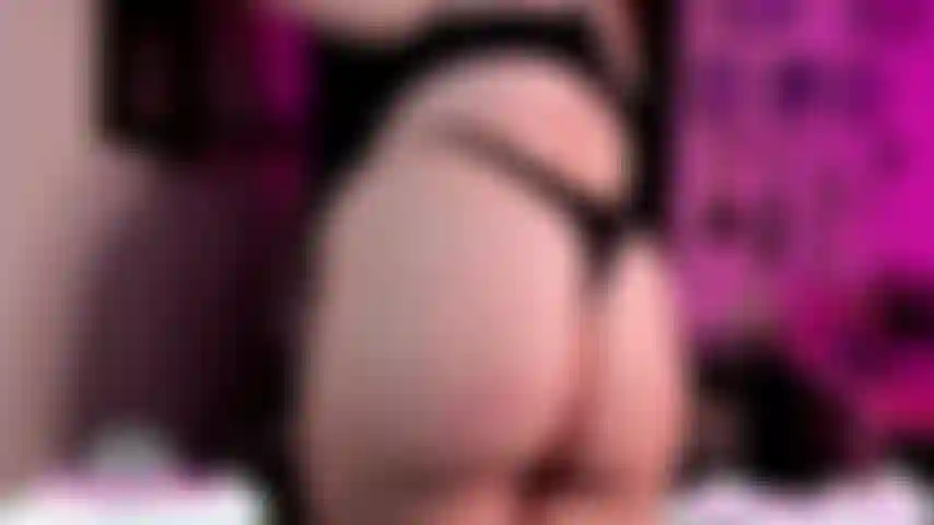 Mamma cattiva incoraggia l'adorazione del culo.