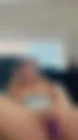 Gioco con il mio enorme dildo.