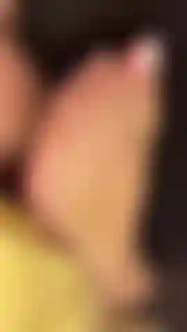 Mi allungo le dita dei piedi.