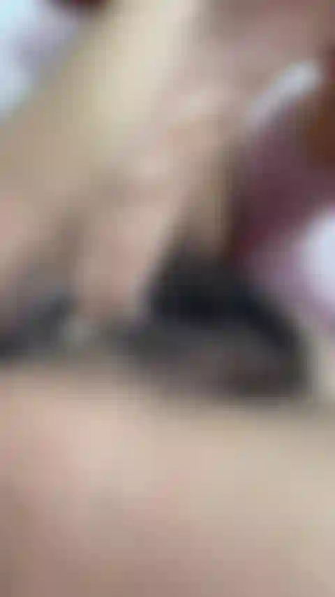 Cazzo di dildo bagnato e cremoso.