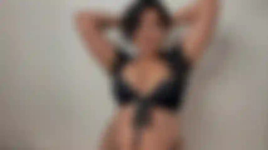 Applicazione rossetto rosso.