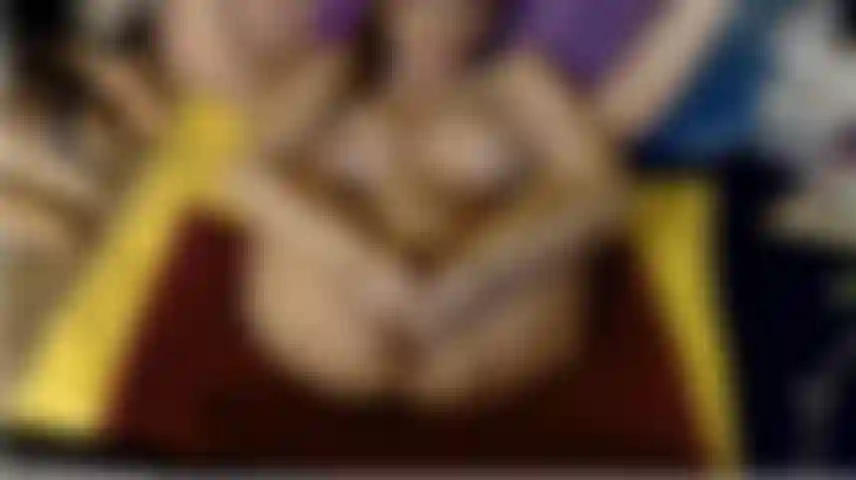 La crema sgorga dalla mia figa .. I morsetti per capezzoli fanno girare quel buco xxx.