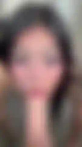 Un bel cazzo mi fotte la gola.