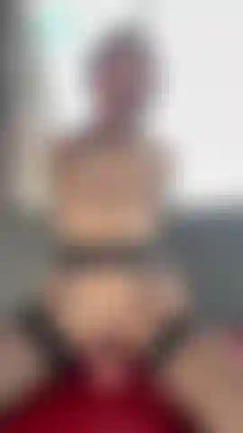 Un bavaglio in bocca perché non si senta come una bella quantità di cazzo.