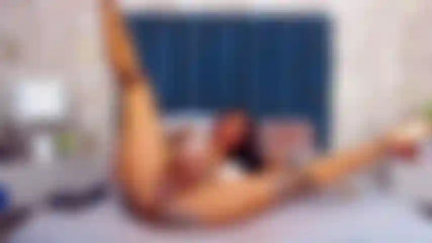 Gioco con un grosso cazzo.