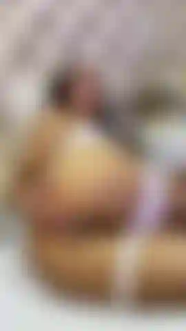 Colpisci il mio grosso culo, mi piace davvero sentire il mio grosso culo rimbalzare.