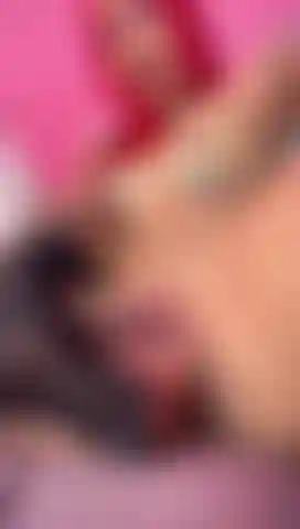Metto il mio giocattolo vicino alle palle, molto vicina per
