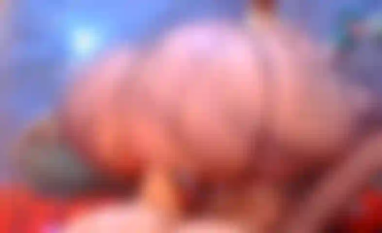 Vorresti vedermi cavalcare sul mio busto, dai, fallo per me.