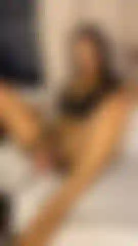 Voglio che tu prenda il controllo e mi faccia esplodere di piacere.