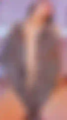 Ascolta come la mia voce gode ad ogni tocco mentre gioco con la mia figa mentre faccio rimbalzare le mie grandi tette.