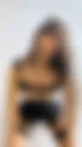 Vieni a mangiare queste tette.