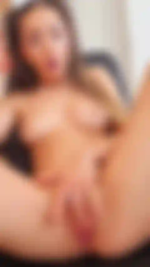 Masturbazione sulla sedia.