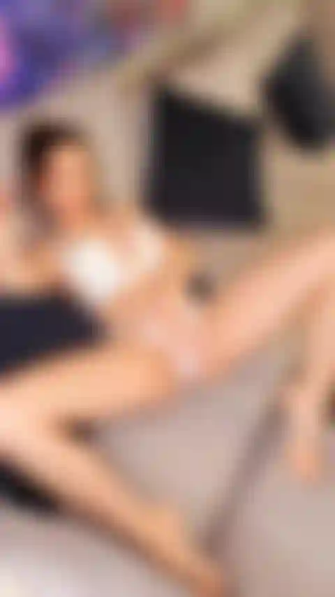 Stuzzicando quella figa con domi.